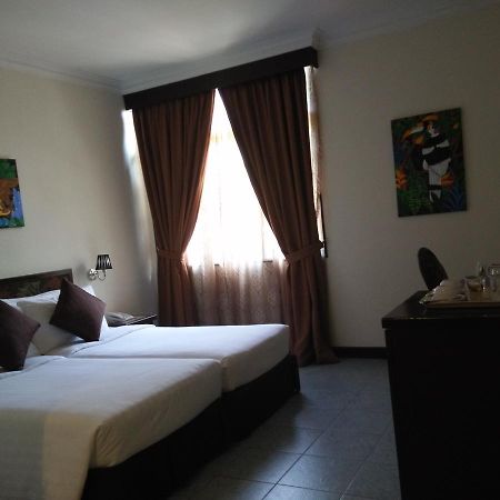 Geopark Hotel Padang Mat Sirat Luaran gambar